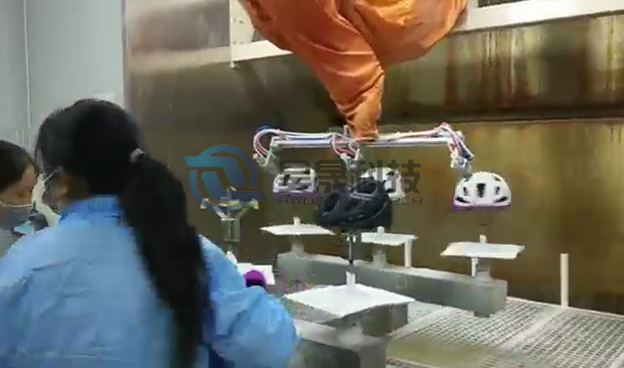 噴涂機器人 - 頭盔噴涂